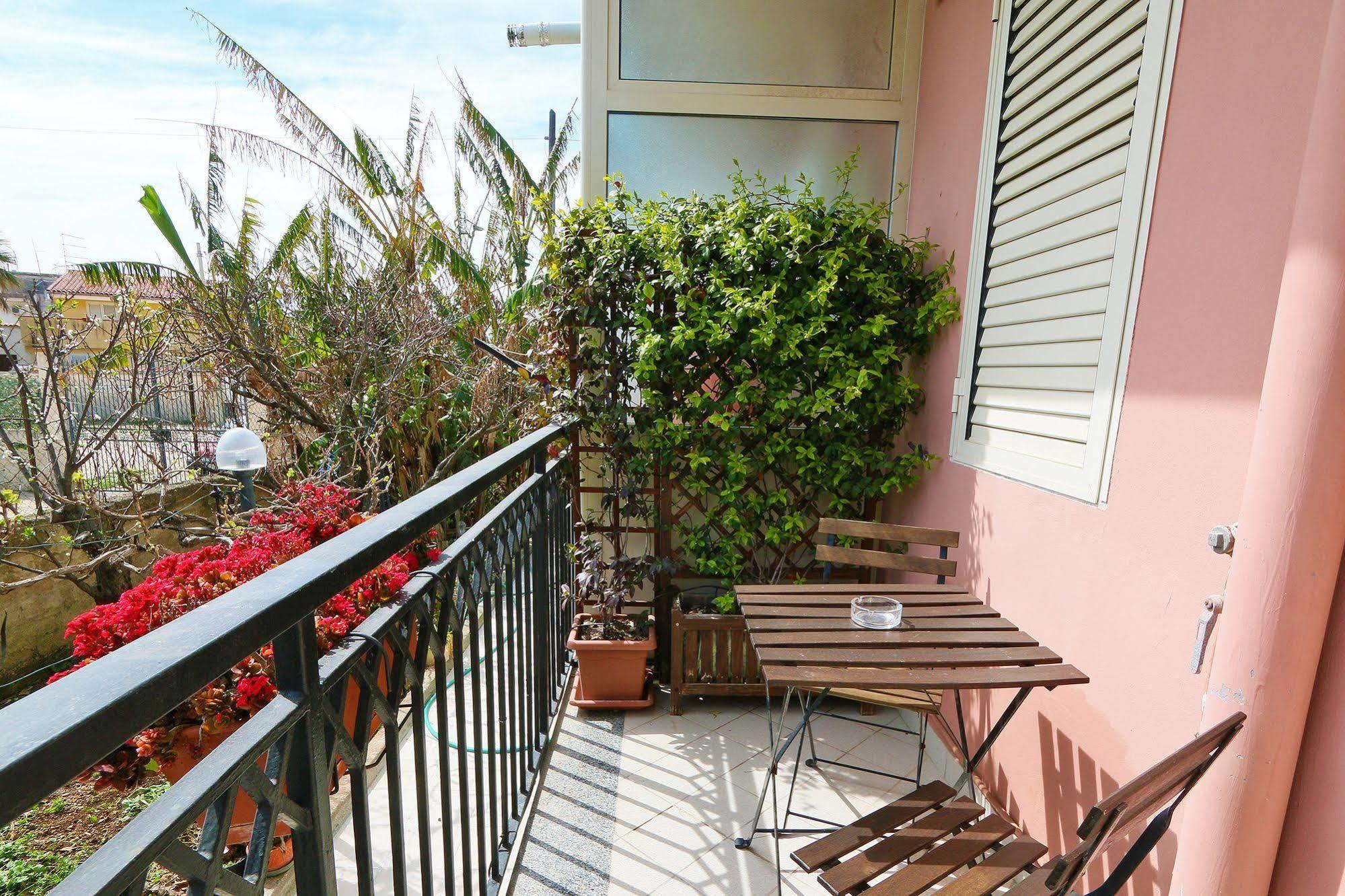 Kosmos Bed & Breakfast Syracuse Exterior photo